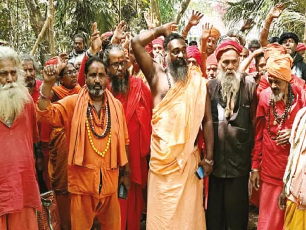 দ্বারকার দূষণ-রোধ প্রকল্পে বাধা বিজেপির, ক্ষুব্ধ সাধুরা, উত্তেজনা তারাপীঠে