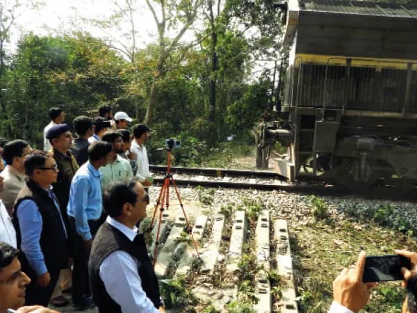 রাজাভাতখাওয়ায় আইডিএসের মহড়ার সময় বিশেষজ্ঞকে পিষে মারল কুনকি
