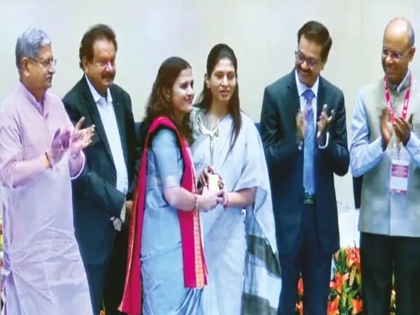 নারী-বান্ধব পঞ্চায়েত গড়ে কেন্দ্রের বিশেষ পুরস্কার পেলেন করিমপুরের মহিলা প্রধান