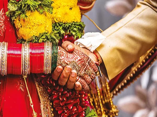 এক মেসেজে বাসরঘরে শেষ দাম্পত্য জীবন