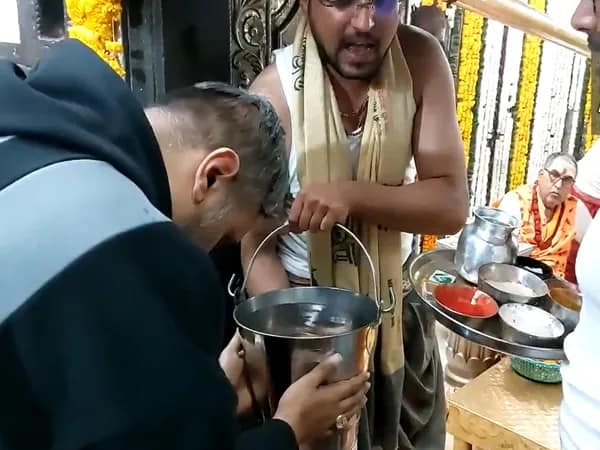 মধ্যপ্রদেশের উজ্জয়িনীতে মহাকালেশ্বর মন্দিরে পুজো দিলেন গায়ক হানি সিং