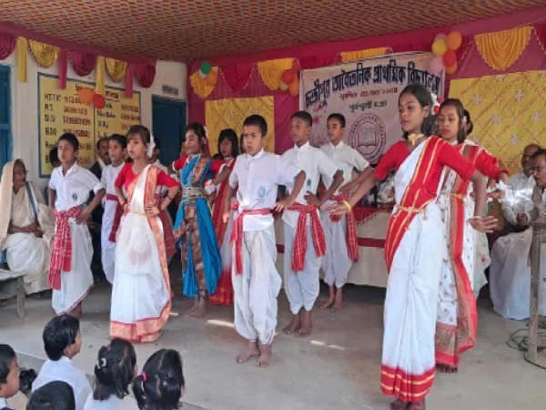 পূর্বস্থলীর প্রাথমিক স্কুলের ৭২ বর্ষ উদযাপনে মেতে উঠল খুদে পড়ুয়ারা