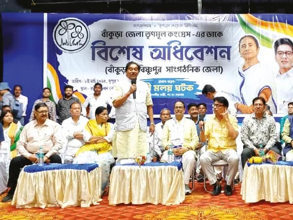 অ্যাপে নয়, বুথেই চাটাই পেতে সংগঠন করার নির্দেশ তৃণমূলের