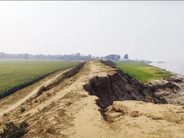 বর্ষার আগে ৬ কোটি টাকা ব্যয়ে আড়াই কিমি বাঁধ কালুটোনটোলায়