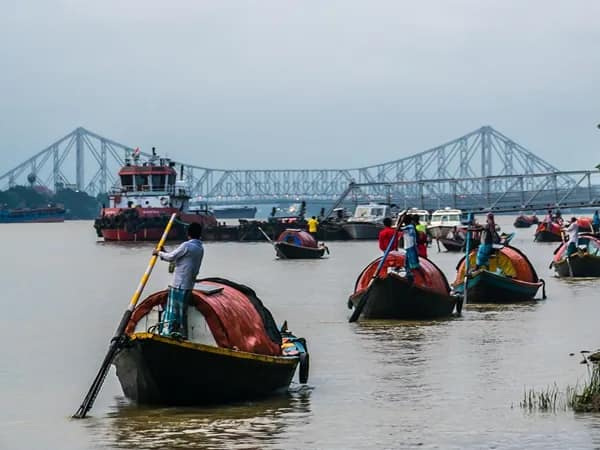 ধীরে ধীরে বাড়ছে পারদ, ছুটির দিনে জানুন কলকাতার আবহাওয়ার হালহকিকত