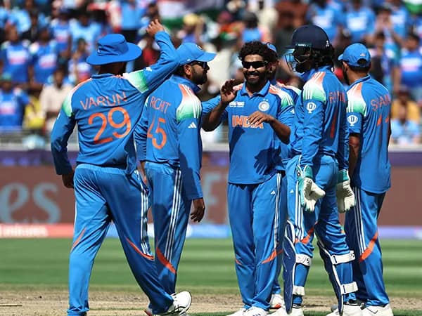 চ্যাম্পিয়ন্স ট্রফি ফাইনাল: নিউজিল্যান্ড ২০১/৫ (৪৫ ওভার), বিপক্ষ ভারত