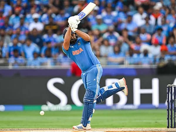 চ্যাম্পিয়ন্স ট্রফি ফাইনাল: হাফসেঞ্চুরি রোহিতের, ভারত ৬৫/০ (১০.২ ওভার), টার্গেট ২৫২