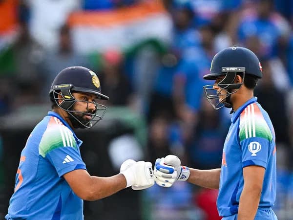 চ্যাম্পিয়ন্স ট্রফি ফাইনাল: ভারত ১০০/০ (১৭ ওভার), টার্গেট ২৫২