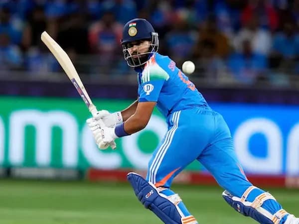 চ্যাম্পিয়ন্স ট্রফি ফাইনাল: ২৯ রানে আউট অক্ষর, ভারত ২০৪/৫ (৪২.৩ ওভার), টার্গেট ২৫২