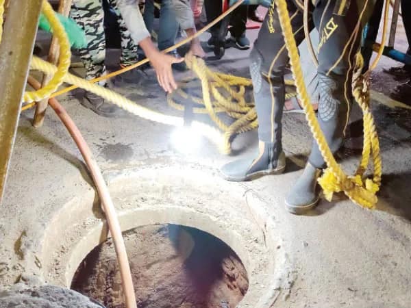 হাওড়ায় বেহাল নিকাশির অন্যতম কারণ ভূগর্ভস্থ নালায় অজস্র পাঁচিল