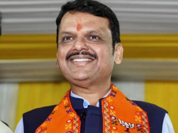 আওরঙ্গজেবের সমাধি সরানোর পক্ষে সওয়াল ফড়নবিশের