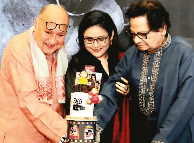 পরিচালনায় ফিরছেন প্রভাত রায়