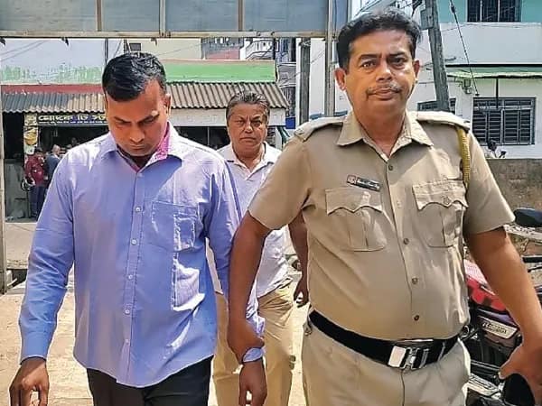 বিয়ের প্রস্তাব অস্বীকার করায় যুবতীর উপর অ্যাসিড হামলা! ১০ বছরের সশ্রম কারাদণ্ড বিএসএফ জওয়ানের