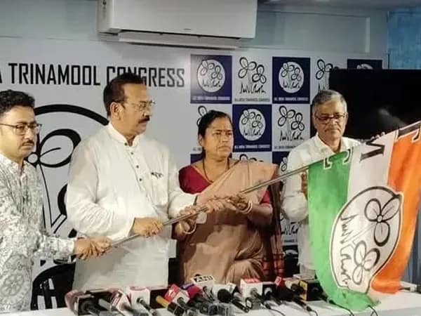 তাপসী এবার কোন দায়িত্বে? দিনভর চর্চা চলল শিল্পশহরে