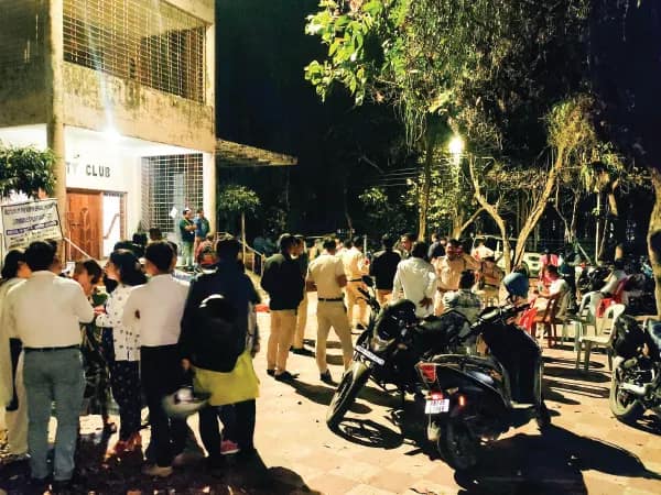 আসন কমলেও সমবায় সমিতি বামেদের দখলে