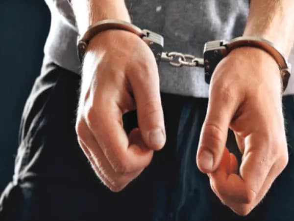ব্যাঙ্ক থেকে ২ কোটি টাকা হাতিয়ে ধৃত যুবক