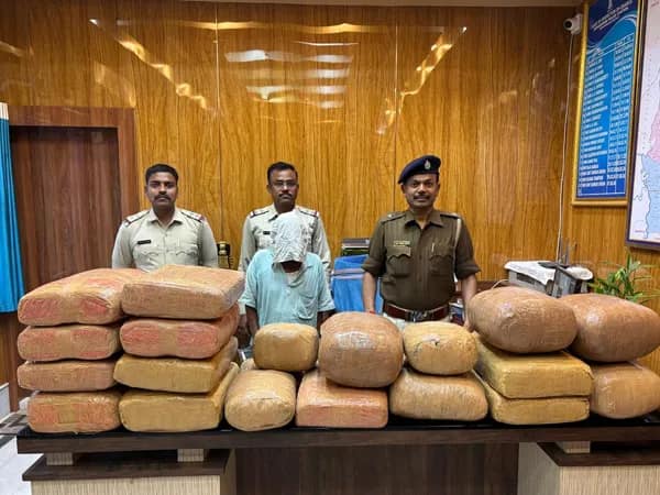 বহরমপুরের বলরামপুরে নাকা তল্লাশি চালিয়ে ৯১ কেজি গাঁজা উদ্ধার করল পুলিস