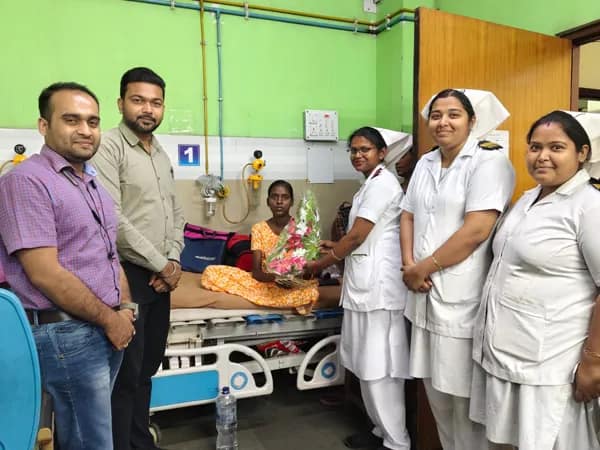 স্যালাইন কাণ্ড: দীর্ঘ চিকিৎসার পর সুস্থ হয়ে এসএসকেএম হাসপাতাল থেকে ছাড়া পেলেন প্রসূতি মাম্পি সিং