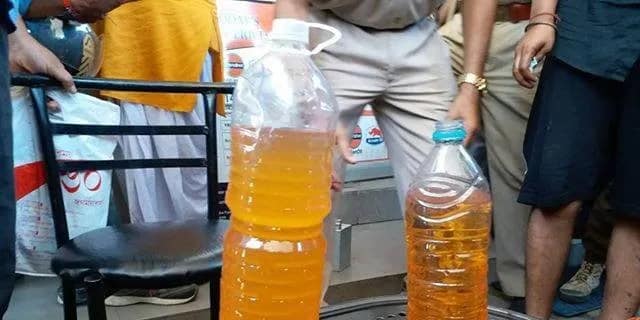 জেলাজুড়ে পাম্পের থেকে বেশি দামে বিক্রি ভেজাল পেট্রলের