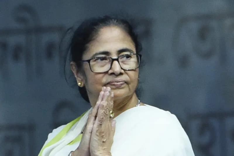 ধনধান্য অডিটোরিয়ামে রঙের উৎসবে সম্প্রীতির বার্তা দিলেন মুখ্যমন্ত্রী