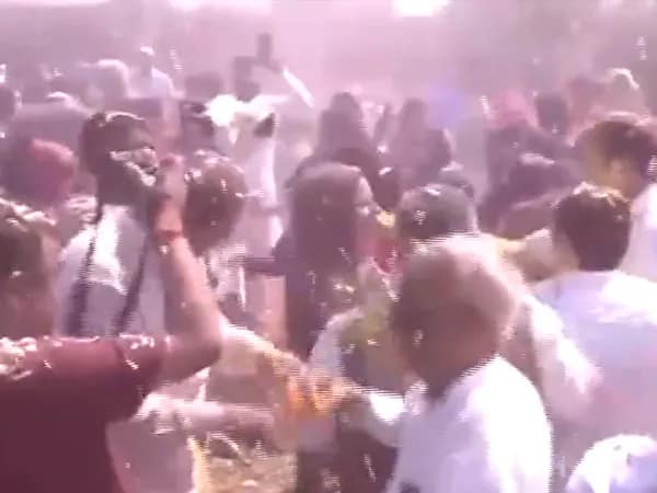 অমৃতসরের ইসকনে চলছে হোলি উৎসব উদযাপন
