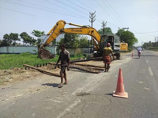 জোরকদমে চলছে হাওড়া আমতা রোড সম্প্রসারণের কাজ, তীব্র যানজট থেকে রেহাই মিলবে শীঘ্রই