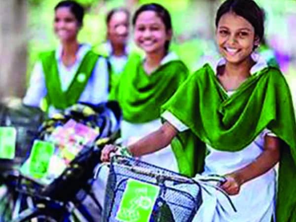 সবুজ সাথীর উপভোক্তার ৫৩ শতাংশই হল স্কুল ছাত্রী
