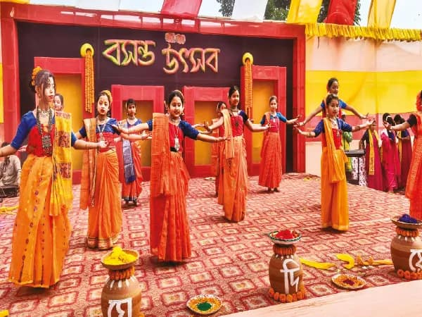 মর্নিং স্টার স্কুলের খুদেদের অংশগ্রহণে উজ্জ্বল হয়ে উঠল বসন্ত উৎসব ‘রাঙিয়ে দিয়ে যাও’