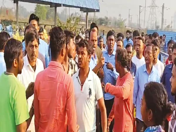 পানাগড়ে রাষ্ট্রায়ত্ত গ্যাস সংস্থার প্রকল্পে স্থানীয়দের কাজ না দেওয়ার অভিযোগ