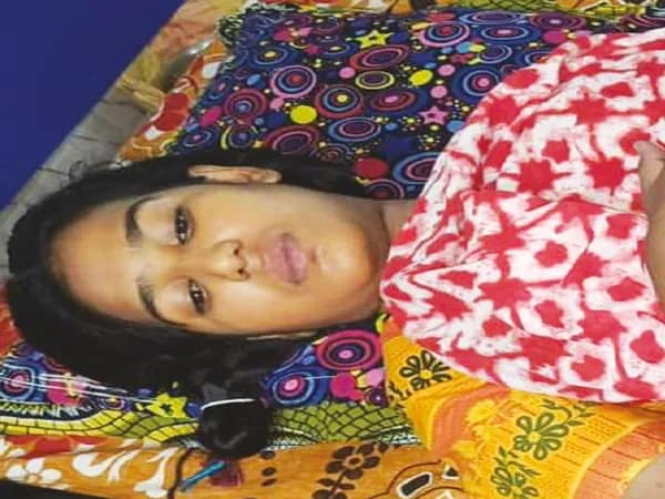 নার্সিংহোমে বেডে শুয়ে রাইটার নিয়ে  উচ্চ মাধ্যমিক পরীক্ষা দিলেন প্রসূতি