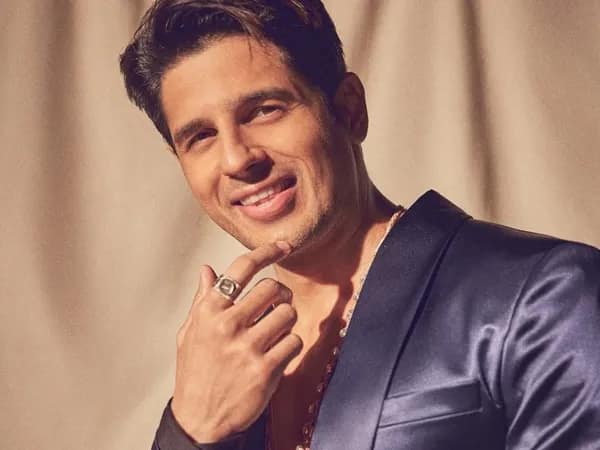 ‘শেরশাহ’ নয়, কিয়ারার সঙ্গে আলাপ আরও আগেই, গোপন কথা প্রকাশ্যে আনলেন সিদ্ধার্থ