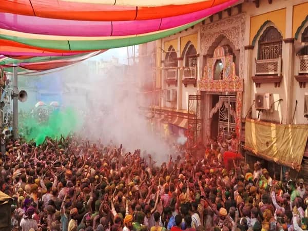 উত্তর হাওড়ার ঘুসুড়ির শ্যাম ধামে দোল উপলক্ষে ভক্তদের ভিড়, শুক্রবার তোলা ছবি