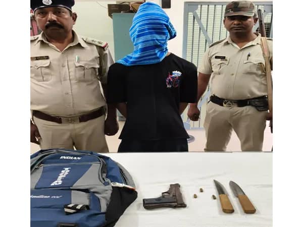স্টেশন থেকে অস্ত্র উদ্ধার করল রেল পুলিস