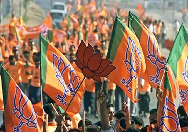 জেলা সভাপতির নাম ঘোষণা না হওয়ায় প্রশ্নের মুখে নেতৃত্ব