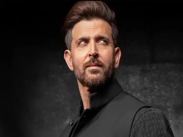 বিপাকে হৃতিকের ছবি