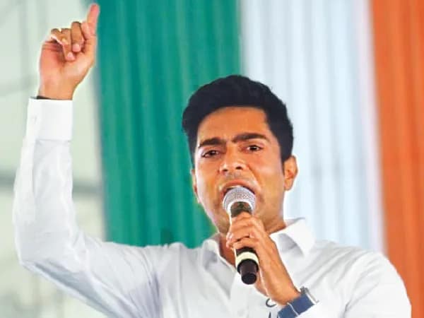 ২৩৩টি বুথেই পঞ্চাশের বেশি ব্যবধানে হার তৃণমূলের, বৈঠকে সাংগঠনিক দুর্বলতা নিয়ে উষ্মা প্রকাশ করলেন অভিষেক