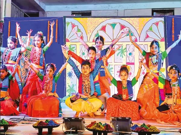 দুবরাজপুর উত্তরাঞ্চল ক্লাবের ‘রঙের টানে ফুলের টানে’ বসন্ত উৎসব পালন