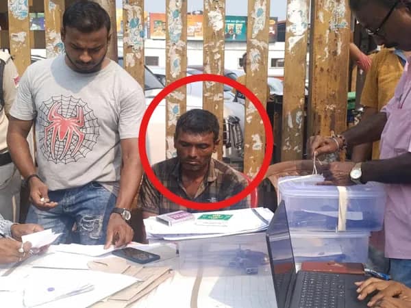 শিয়ালদহ স্টেশন থেকে আগ্নেয়াস্ত্রসহ গ্রেপ্তার ১