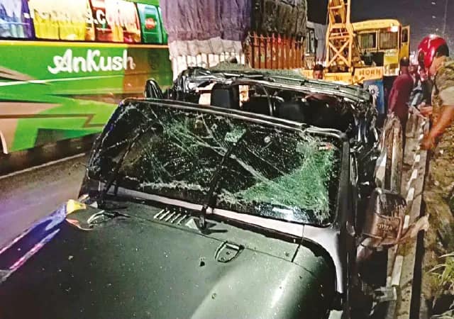 বাগনানে গাড়ি উল্টে মৃত কিশোর সাঁকরাইলে যুবককে পিষে দিল লরি
