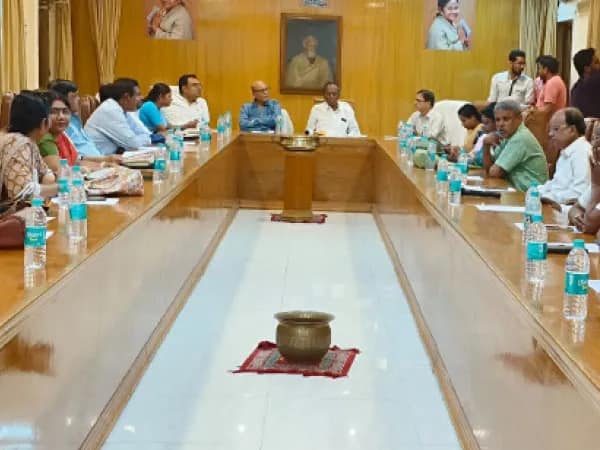 সর্বসম্মতিতেই গৃহীত হল পানিহাটি পুরসভার চেয়ারম্যানের পদত্যাগপত্র