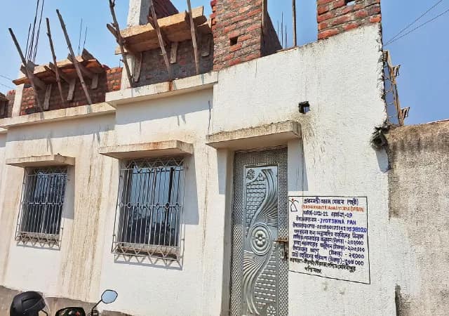 আবাসের টাকা পেট্রল পাম্প মালিকের স্ত্রীকে!