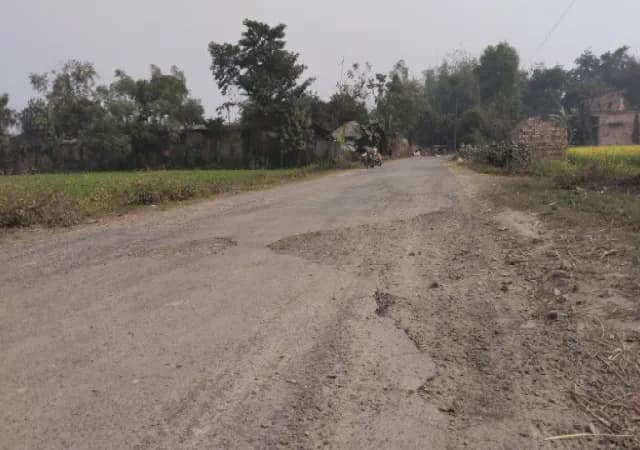 পাঞ্চালী মোড় থেকে রাজাটোলা পর্যন্ত পাঁচ কিমি রাস্তা বেহাল
