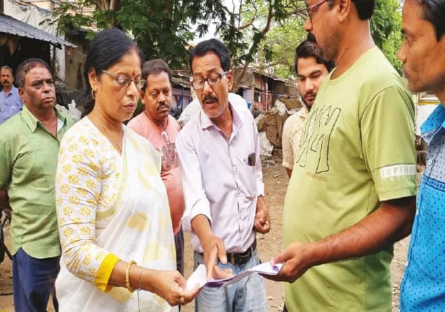 দখল স্টল উদ্ধার, সেলামি ও ভাড়া আদায়ে সচেষ্ট পুরসভা
