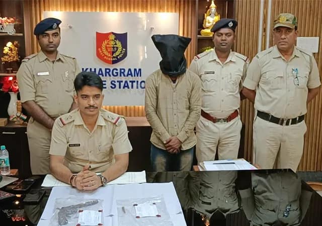 আগ্নেয়াস্ত্রসহ এক যুবককে গ্রেপ্তার করল মুর্শিদাবাদের খরগ্রাম থানার পুলিস