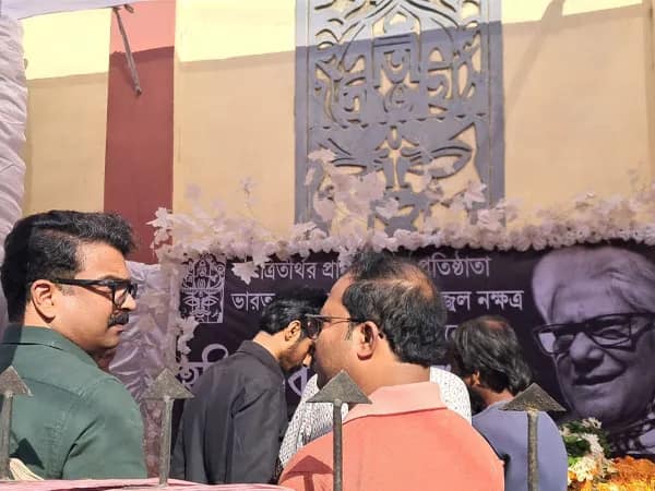 কলকাতা থেকে বালুরঘাটে আনা হল নাট্যকার হরিমাধব মুখোপাধ্যায়ের মরদেহ