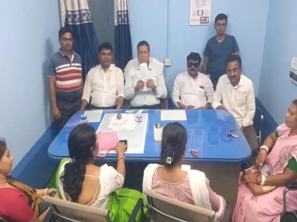 দাঁইহাট পুরসভায় কাউন্সিলরের বৈঠক