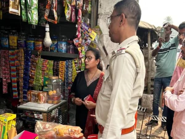 দক্ষিণ ২৪ পরগনায় স্কুলের ১০০ গজের মধ্যে তামাকজাত দ্রব্য বিক্রি ও ধূমপান