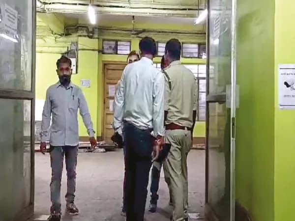 চেক বাউন্স মামলায় রাত ৩টে পর্যন্ত শুনানি, গ্রেপ্তারের ৫ দিন পর কোর্টে পেশ, অভিযুক্তকে জামিন