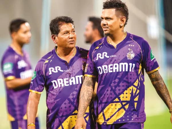 বোলিং তীক্ষ্ণতায় এগিয়ে নাইটরাই