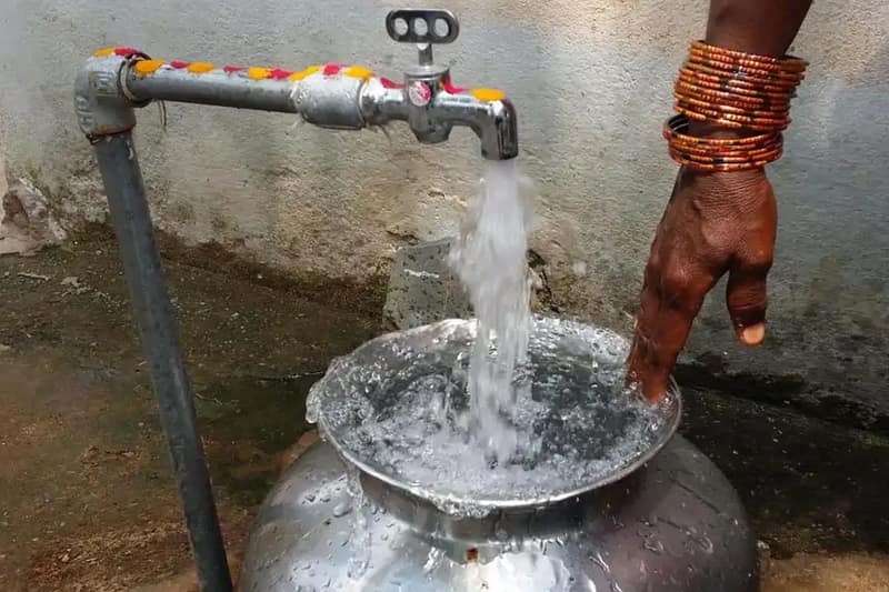 পঞ্চায়েতের বাসিন্দাদের জল নিতে বাধা, মারপিটে জখম দুই মহিলা
